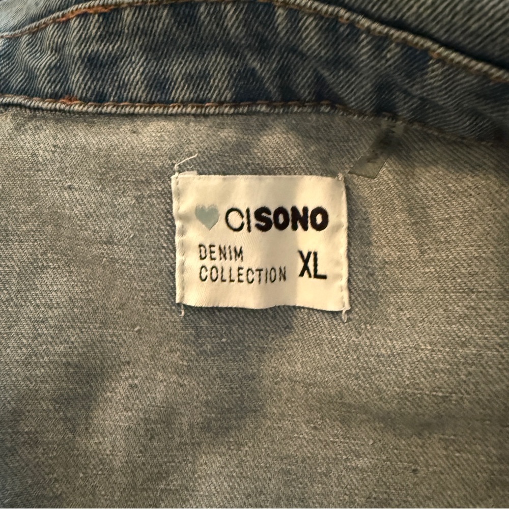 Women's long distressed Denim Jacket - Picture 3 of 4